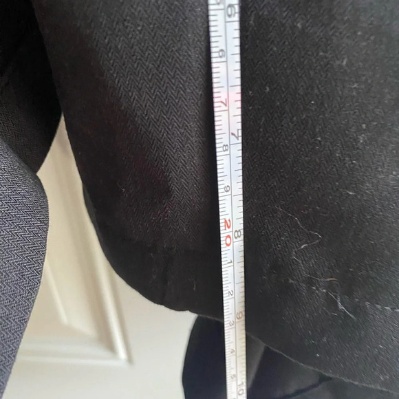 Dockers Women’s Pleated Relaxed Fit Shorts Black - 9” Inseam 34” Size Waist - Picture 6 of 6